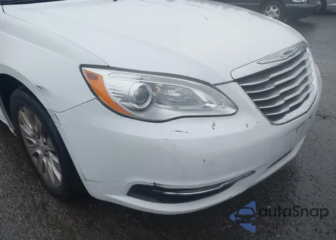 2014 Chrysler 200 Lx z USA, uszkodzony, nr VIN 1C3CCBAB4EN231563